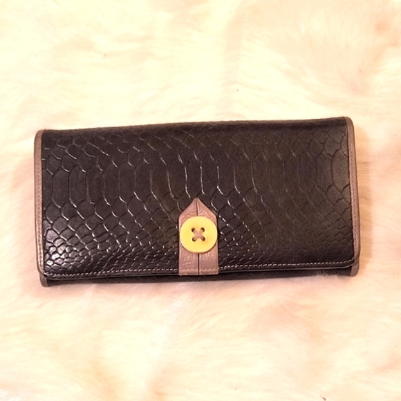 Black Leather Piton Embossed Wallet with Button Closure - Picture 2 of 8